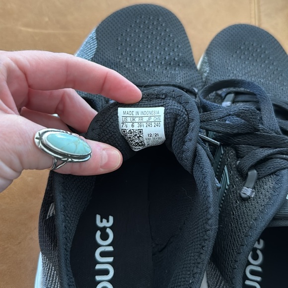 Women’s adidas shoes bounce. Black and teal size 7.5 - Picture 6 of 7